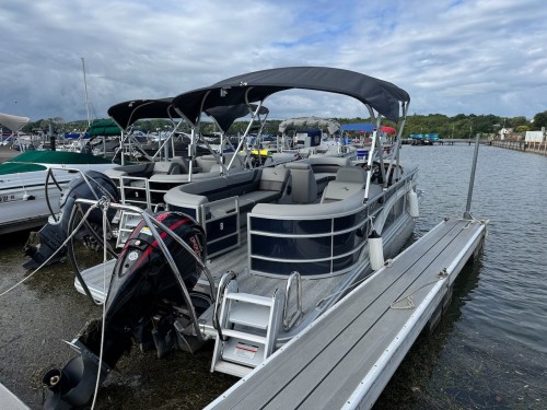 2025 BENNINGTON SXSRC W/ 150HP MERCURY O/B - 2 COLORS AVAILABLE