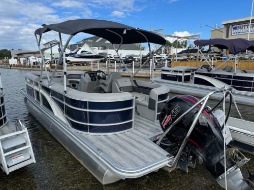 2025 BENNINGTON SXSRC W/ 150HP MERCURY O/B - 2 COLORS AVAILABLE