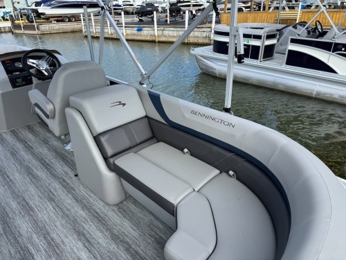 2025 BENNINGTON SXSRC W/ 150HP MERCURY O/B - 2 COLORS AVAILABLE