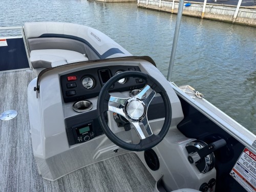 2025 BENNINGTON SXSRC W/ 150HP MERCURY O/B - 2 COLORS AVAILABLE