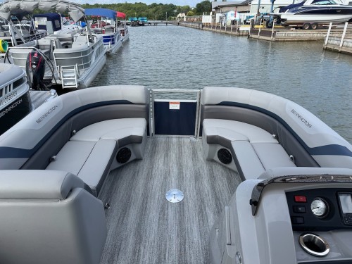 2025 BENNINGTON SXSRC W/ 150HP MERCURY O/B - 2 COLORS AVAILABLE