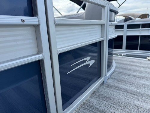 2025 BENNINGTON SXSRC W/ 150HP MERCURY O/B - 2 COLORS AVAILABLE