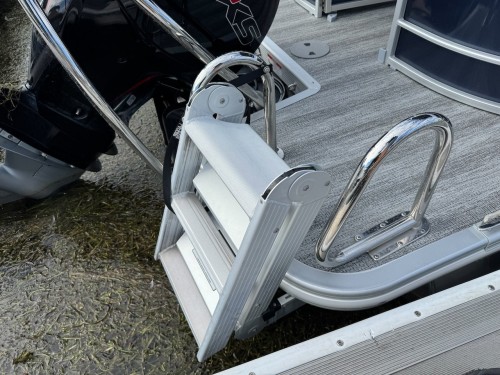 2025 BENNINGTON SXSRC W/ 150HP MERCURY O/B - 2 COLORS AVAILABLE