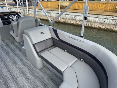 2025 BENNINGTON 22SXSR W/ 150HP MERCURY O/B