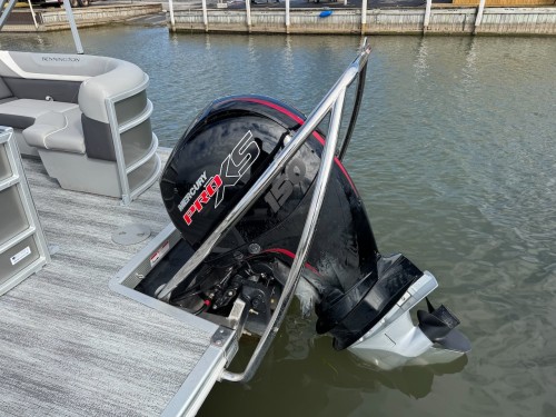 2025 BENNINGTON SXSRC W/ 150HP MERCURY O/B - 2 COLORS AVAILABLE