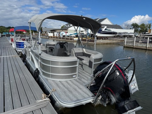 2025 BENNINGTON SXSRC W/ 150HP MERCURY O/B - 2 COLORS AVAILABLE