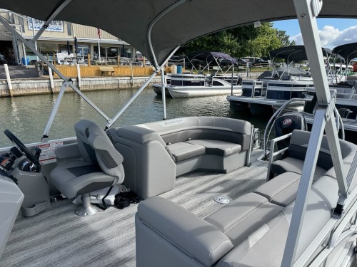 2025 BENNINGTON SXSRC W/ 150HP MERCURY O/B - 2 COLORS AVAILABLE
