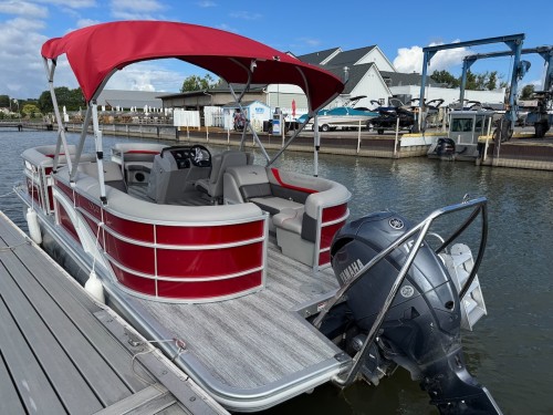 2025 BENNINGTON 22SXSRC W/ 150HP YAMAHA O/B