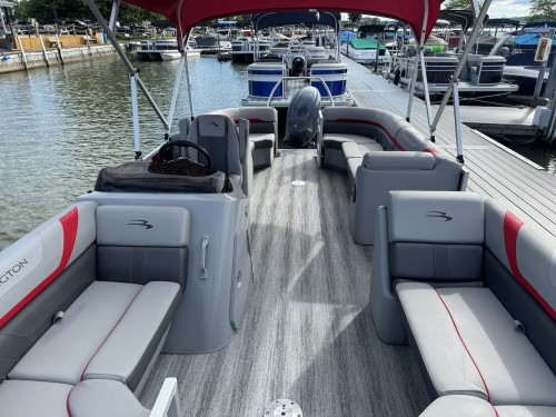 2025 BENNINGTON 22SXSRC W/ 150HP YAMAHA O/B