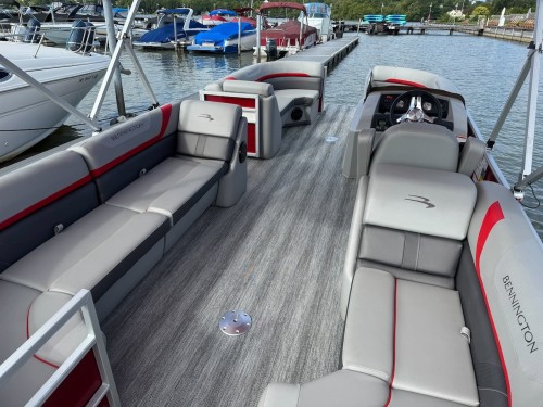 2025 BENNINGTON 22SXSRC W/ 150HP YAMAHA O/B