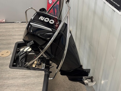 2026 BENNINGTON 22SXSB W/ 200HP MERCURY O/B