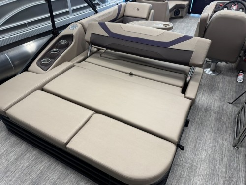 2026 BENNINGTON 22SXSB W/ 200HP MERCURY O/B