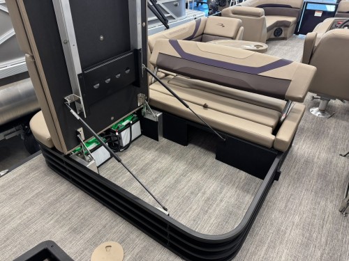 2026 BENNINGTON 22SXSB W/ 200HP MERCURY O/B