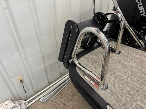 2026 BENNINGTON 22SXSB W/ 200HP MERCURY O/B