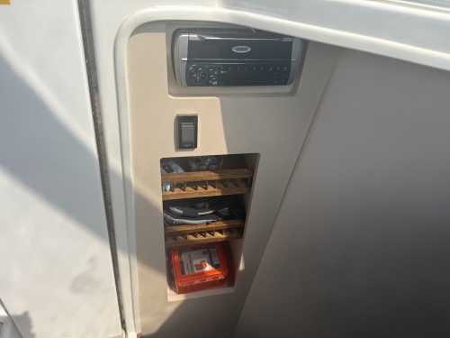 2001 CRUISER YACHTS 2870 EXPRESS W/ SINGLE MERC 350 V8 I/O