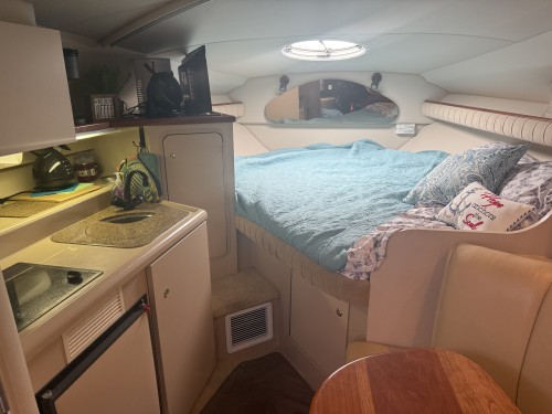 2001 CRUISER YACHTS 2870 EXPRESS W/ SINGLE MERC 350 V8 I/O