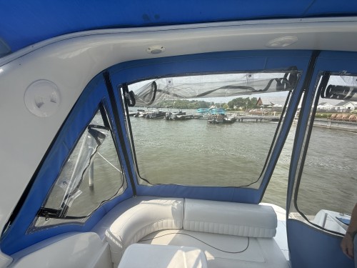2001 CRUISER YACHTS 2870 EXPRESS W/ SINGLE MERC 350 V8 I/O