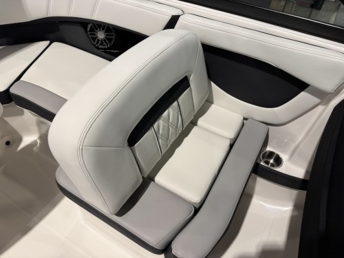 2026 REGAL 2000ES W/ 280 VOLVO I/O