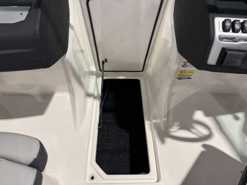 2026 REGAL 2000ES W/ 280 VOLVO I/O