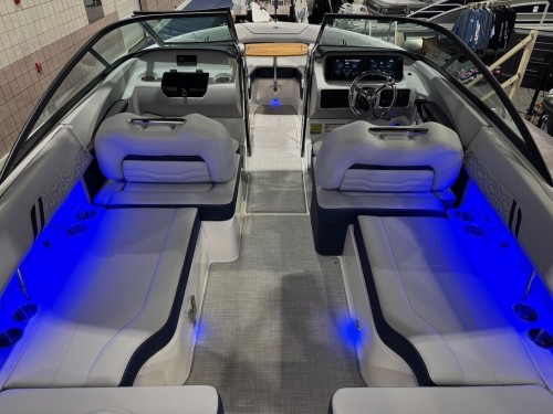 2026 REGAL LXS ULTIMATE W/ 200 YAMAHA O/B