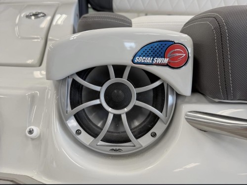 2026 Crownline E255 Deck Boat W/ 6.2L Merc Mag
