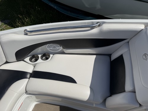 2012 CROWNLINE 215 SS W/ V8 MPI &  VENTURE CUSTOM TANDEM TRAILER