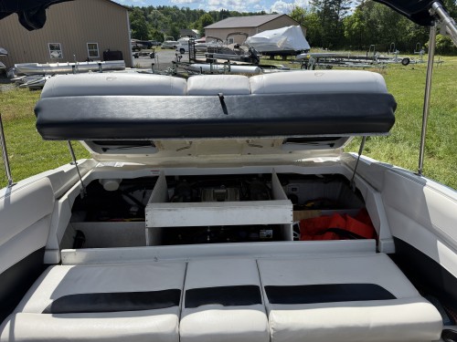 2012 CROWNLINE 215 SS W/ V8 MPI &  VENTURE CUSTOM TANDEM TRAILER