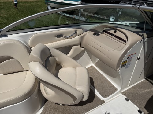 2006 CHAPARRAL 220 SSI OPEN BOW W/ MERCURY 5.0 I/O W/ VENTURE TANDEM AXLE TRAILER
