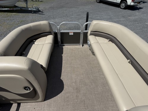 2024 SUNTRAKER 22 FT W/ 90 HP MERCURY O/B W/ SINGLE AXLE BUNK TRAILER