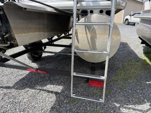2024 SUNTRAKER 22 FT W/ 90 HP MERCURY O/B W/ SINGLE AXLE BUNK TRAILER
