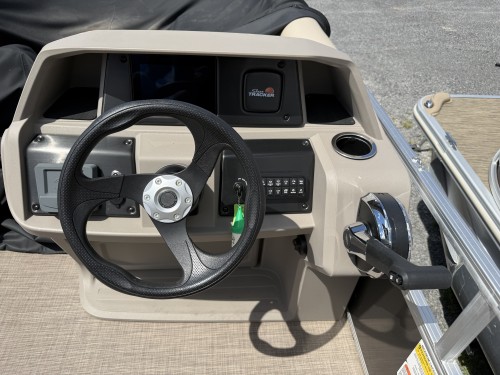 2024 SUNTRAKER 22 FT W/ 90 HP MERCURY O/B W/ SINGLE AXLE BUNK TRAILER