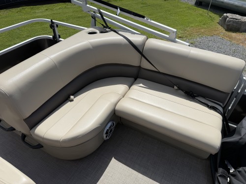 2024 SUNTRAKER 22 FT W/ 90 HP MERCURY O/B W/ SINGLE AXLE BUNK TRAILER