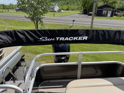 2024 SUNTRAKER 22 FT W/ 90 HP MERCURY O/B W/ SINGLE AXLE BUNK TRAILER
