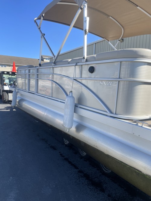 2019 BENNINGTON 21SLX