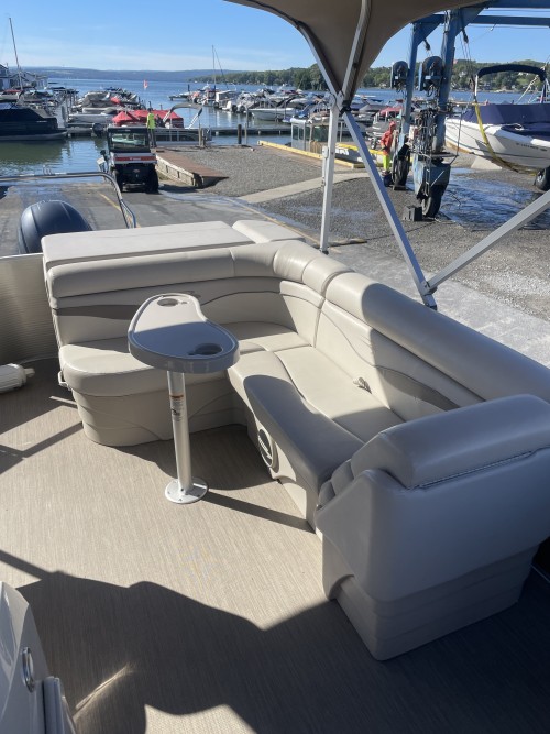 2019 BENNINGTON 21SLX