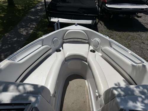 2009 FOUR WINNS H 200 BOW RIDER W/ SINGLE AXLE TRAILER