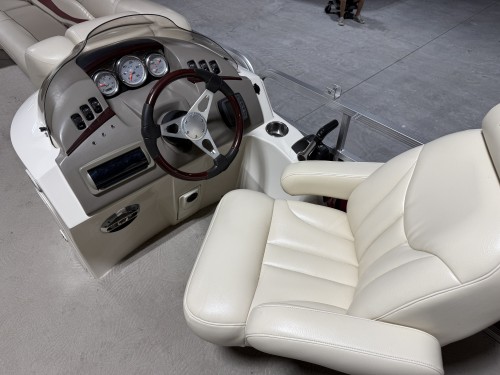 2008 BENNINGTON 2575 W/ YAMAHA ENGINE