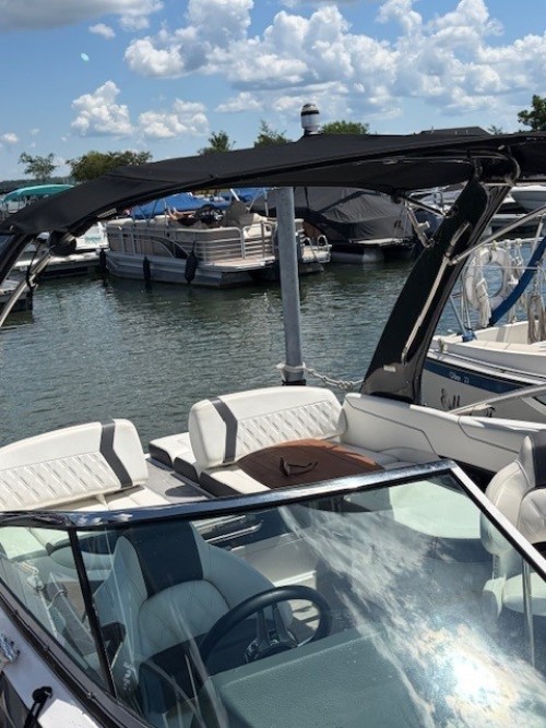 2018 REGAL 2300 BR W/ VOLVO 350 I/O