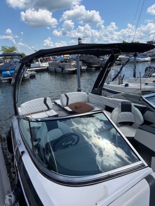 2018 REGAL 2300 BR W/ VOLVO 350 I/O