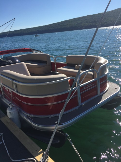 2017 SUNTRACKER 20 FT PARTY BARGE PONTOON W/ 60 HP MERCURY O/B