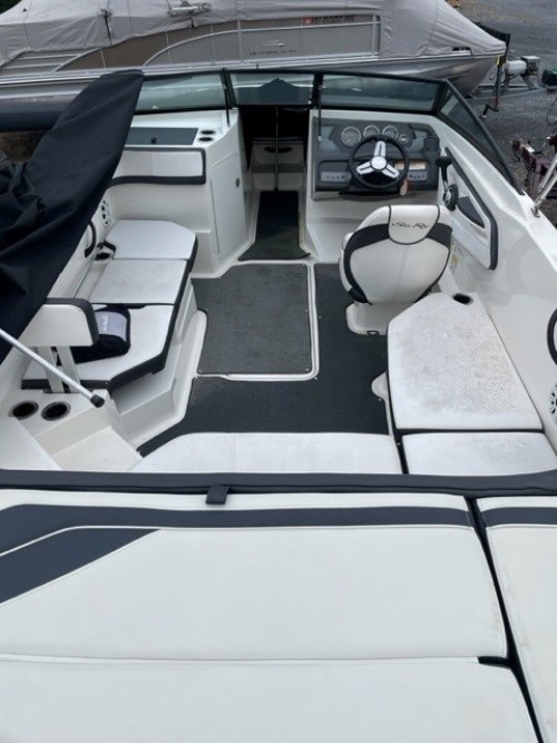 2015 SEA RAY 210 SLX W/ 5.0 I/O W/ DOUBLE AXLE TRAILER