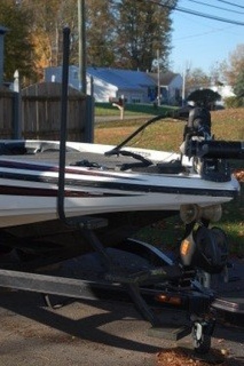 2010 SKEETER FX 20 W/ YAMAHA F 250 SHO W/ EZ LOAD BUNK TRAILER