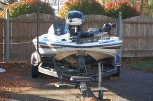 2010 SKEETER FX 20 W/ YAMAHA F 250 SHO W/ EZ LOAD BUNK TRAILER