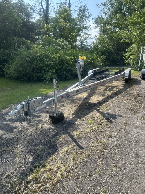 2000 MAXUM 3000 SCR CRUISER W/ DOULBLE MERCRUISER 5. I/O'S W/ 2017 VENTURE TRIPPLE AXLE TRAILER