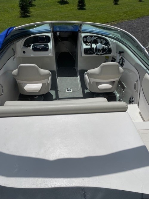 2018 STARCRAFT LIMITED 21 RE W/ 4.3 L VOLVO I/O W/ SINGLE AXLE TRAILER