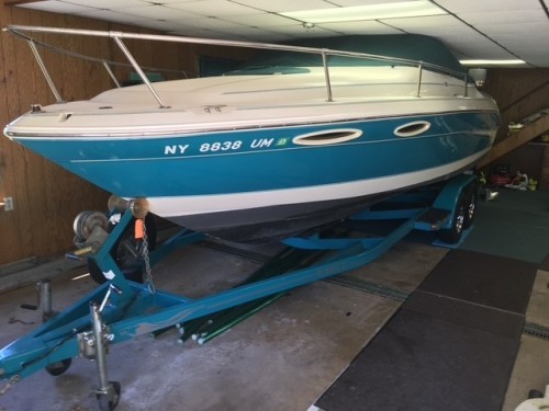 1995 SEA RAY 240 WEEKENDER W/ 7.4 L MERCRUISER I/0 W/ EAGLE TANDEM AXLE TRAILER