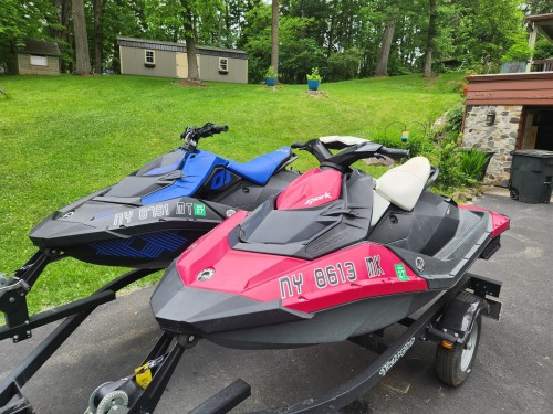 2015 SEA DOO SPARK 2 UP & 2023 SEA DOO SPARK TRIX 2 UP W/ 2022 YACHT CLUB 2 UP TRAILER