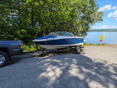 2018 REGAL 190 WAKESURF OPEN BOW W/ VOLVO 200 I/O W/ EZ LOADER SINGLE AXLE TRAILER