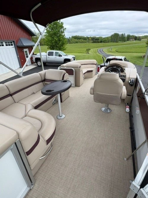 2019 BERKSHIRE 22 CTS PONTOON BOAT W/ MERCURY 115 HP O/B W/ YACHT CLUB DOUBLE AXLE TRAILER
