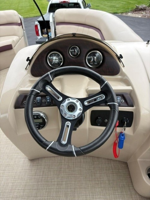 2019 BERKSHIRE 22 CTS PONTOON BOAT W/ MERCURY 115 HP O/B W/ YACHT CLUB DOUBLE AXLE TRAILER